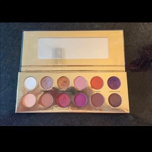 Coloured Raine Queen of Hearts Palette